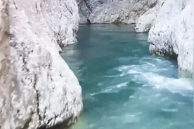西藏湖中传出巨响，千米大湖突然消失不见？专家：该来的终究会来视频封面