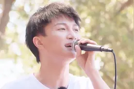 周深悉尼街头演唱《大鱼》，惊艳戏腔连老外都被吸引了，太美了！视频封面
