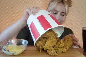 娜塔莎吃 肯德基全家桶视频封面