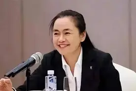 中国女首富换人，身价高达1700亿，公司超越华为成为最大民企！视频封面