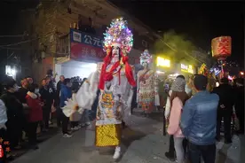 福建特色习俗 黑白无常 各路大神走乡道 后面这位女神认识不，视频封面
