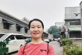 北京胡同：东四头条 193米胡同住过多少名人？侯宝林家门被车堵住视频封面