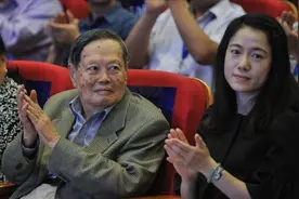 97岁杨振宁同意妻子改嫁，遗产都给了谁？翁帆潸然泪下！