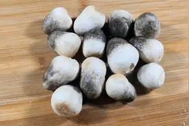 怪不得广东人做的草菇那么好吃，看看是怎么做的，技巧全在这里视频封面