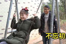 女孩因为爱情选择小伙，5年后却因现实而分手，做人要不忘初心视频封面