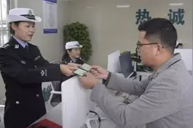 交警提醒：换驾驶证不用去车管所了，这个地方10分钟搞定，不排队视频封面