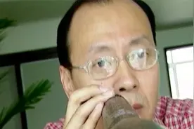 男上司偷窥女下属，为了得到她，不惜制造对方出轨的证据视频封面