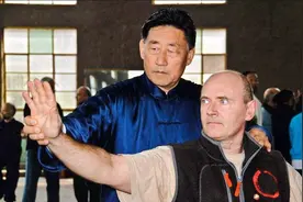 太极宗师陈小旺大师展示绝技，震惊日本人！视频封面