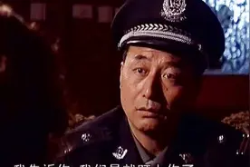 自己声称是歌唱家，却做不合法的事，被警察逮到想交钱就走人视频封面