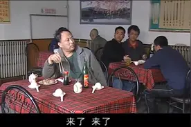 女人河：老头酒量无敌，一盘酱牛肉两盘猪头肉，白酒当开水灌！视频封面