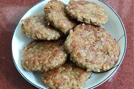 莲藕肉饼这样做太香了，荤素搭配好吃不腻，一大盘都不够吃视频封面