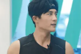 杜淳与娇妻泳池亲吻，却被推进泳池，身材保持好腹肌明显视频封面