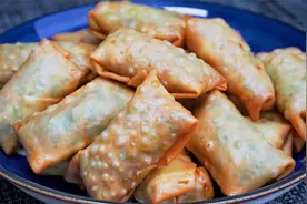 饺子皮别包饺子了，试试这种新做法，咬一口直掉渣，营养又解馋视频封面