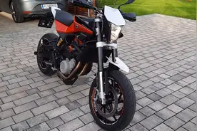 胡斯瓦娜 Nuda 900 R视频封面