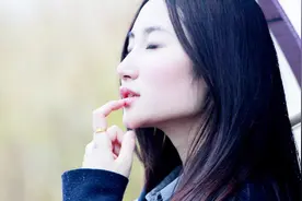 明知相思有多苦，却还是无法自拔，我真想与你轰轰烈烈的爱一场！视频封面