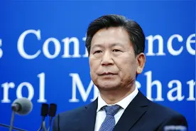 受疫情影响今年学校会提前放寒假吗？教育部回应视频封面