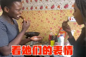 中国老板教2个非洲员工做中国菜，做法和味道让她们吃惊，吃嗨了视频封面