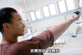 超级学校霸王.校长大雄带来个怪物来上学 他手有十尺长 还会喷火视频封面