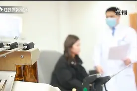 女大学生鼻中隔偏曲，引发鼻炎导致睡眠问题，专家：很典型！视频封面