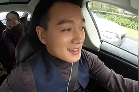 明星假扮素人被发现，粉丝问佟大为：你出来开出租你妈知道吗？视频封面