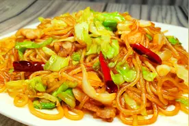 圆白菜炒粉条的正确做法，粉条入味不坨不粘锅，简单好做又下饭