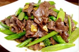 潮汕芥兰炒牛肉为啥好吃，原来窍门都在这，菜脆肉嫩比饭店还好吃视频封面