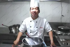 原来磨刀这么简单，大厨教几个技巧，磨出来不仅锋利，还经久耐用视频封面