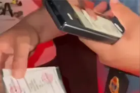 运管人员疑戴14万元名表深夜执法，哈尔滨纪委称已接到举报正调查视频封面