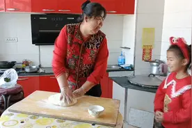 农民的餐桌万花筒？土锅土豆丝大油饼，奶奶疼孙天经地义！视频封面