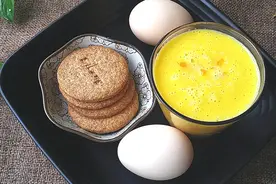 教你在家自制好喝又营养的“芒果奶昔”，5分钟做好，简单快捷视频封面