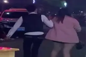 男子持刀当街砍人，佛山警方通报：纠纷引发追砍视频封面