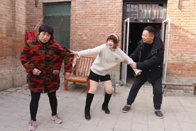 50岁母亲想改嫁，女儿嫌丢人坚决反对，女婿做法感动视频封面