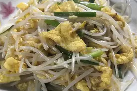 广东师傅教你豆芽炒鸡蛋，掌握这种做法，豆芽脆爽，怎么吃都不腻视频封面