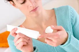治疗痤疮经典药物:维A酸乳膏，有激素吗？视频封面