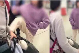地铁站一女孩突然连踹同行女子5脚，两人疑似母女关系视频封面