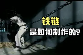 铁链是如何制作的？首先把金属线穿过铁导环，加热成橙红色视频封面