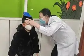 父母悔惨，15岁男孩最终身高1米53！医生痛心：太疏忽了视频封面