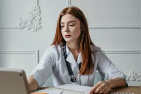 医生和医师有什么区别？视频封面