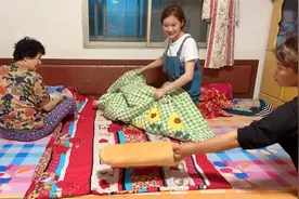 刚结婚新娘就想回娘家？带着女婿睡东北大炕，大被一铺瞬间很温馨视频封面