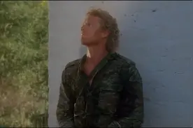 纯白鬼怪：经典枪战片，越南老兵血战丛林，营救俘虏全程刺激精彩视频封面