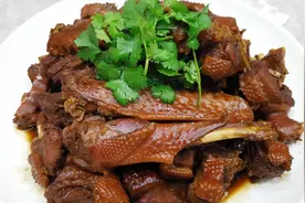 铁锅炖大鹅这样做真的太香了，鹅肉鲜嫩不腥，出锅7斤鹅肉不够吃视频封面