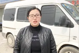 农村姑娘给车年审加买保险，2.8T的排量花了4300块，划算吗？视频封面