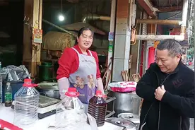 多数四川人爱吃菜籽油，带大家看看，农家纯正菜籽油是怎样压榨的视频封面