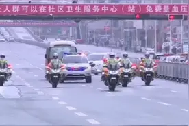 泪目！兰州最高礼仪护送陈红军烈士亲属清明祭扫视频封面