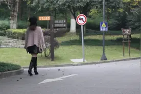 《康熙微服私访记》主题曲，歌声充满了回忆，听得泪水打转儿视频封面