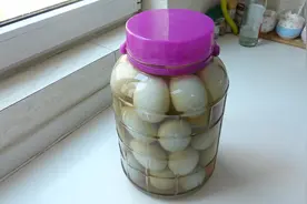 爱吃咸鸭蛋不用买，阿源教你腌鸭蛋土方法，保证个个流油，嘎嘎香视频封面