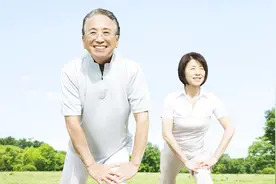 早上散步还是晚上散步好？医生：都不对，最佳时间是傍晚前后视频封面