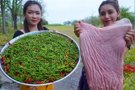 一大盆辣椒一大块五花肉，看越南小媳妇怎么做美食吃，真是开眼界视频封面