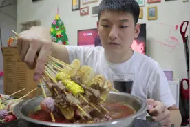 冬天的第一顿火锅串串，各种食材两大盘，牛肉毛肚轮流涮，过瘾视频封面