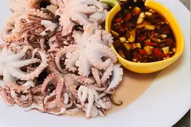 清蒸八爪鱼这样做，简单快速，原汁原味超好吃，一大盘都不够吃